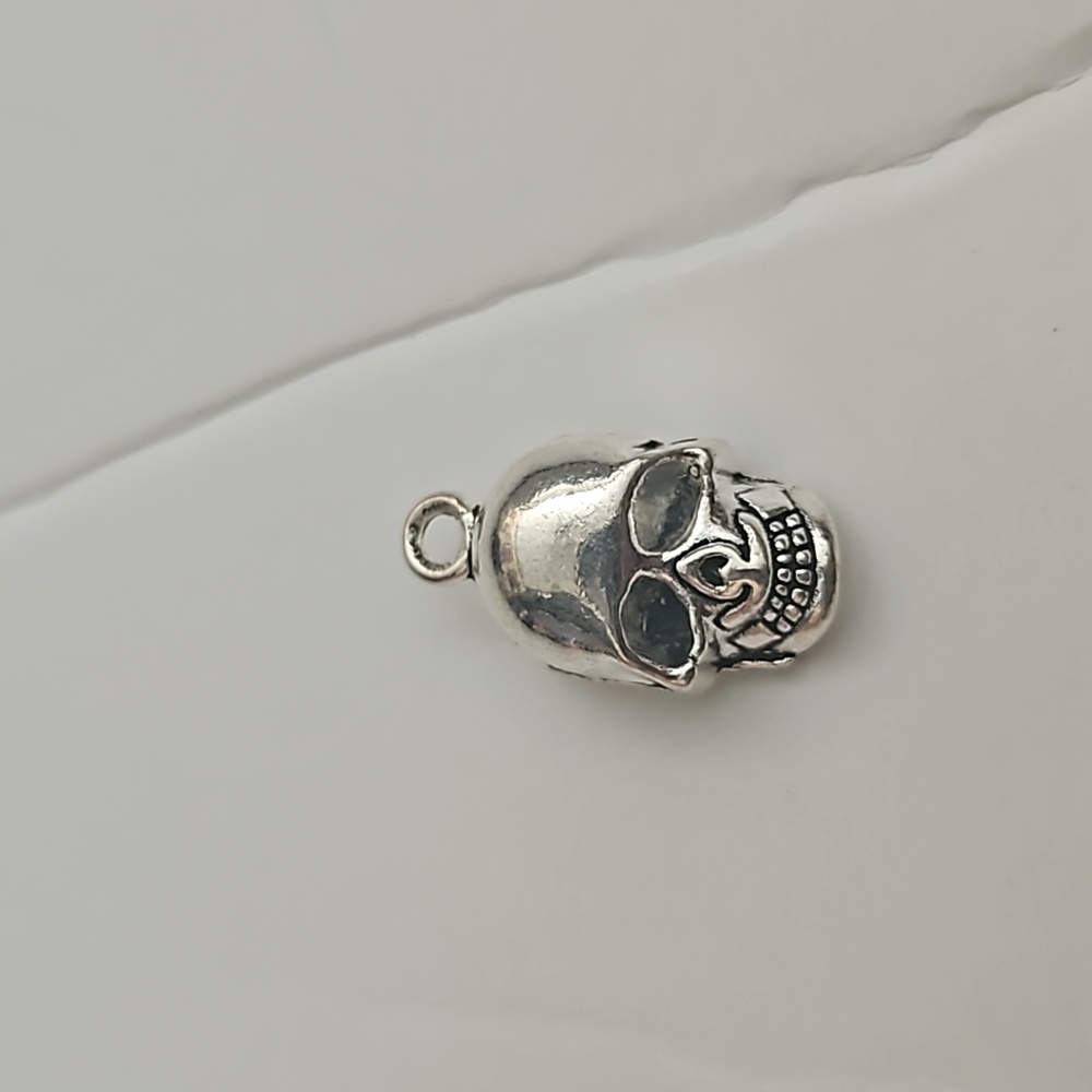 Skull pendant